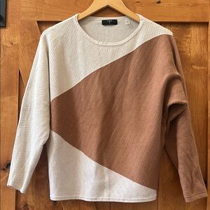 Colorblock Sweater in Cream and Brown Tahari brand womens Medium